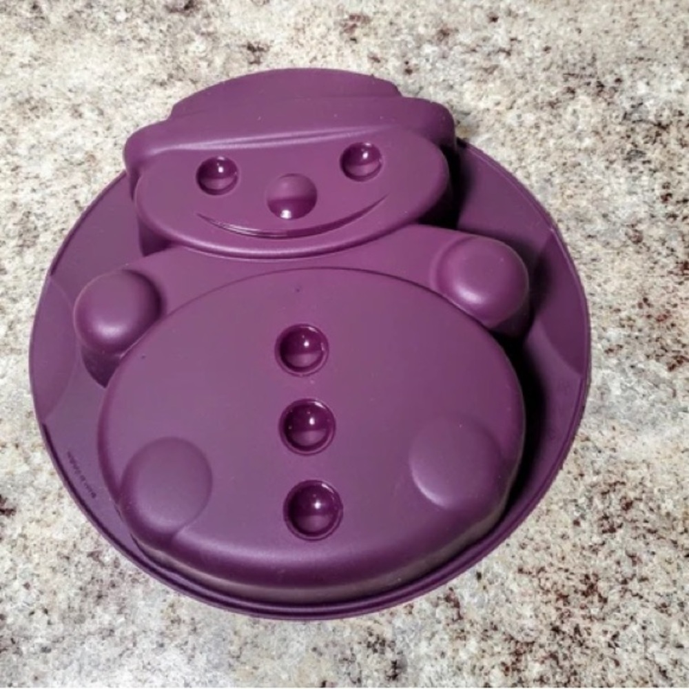Tupperware silicone mold - Picture 2 of 2